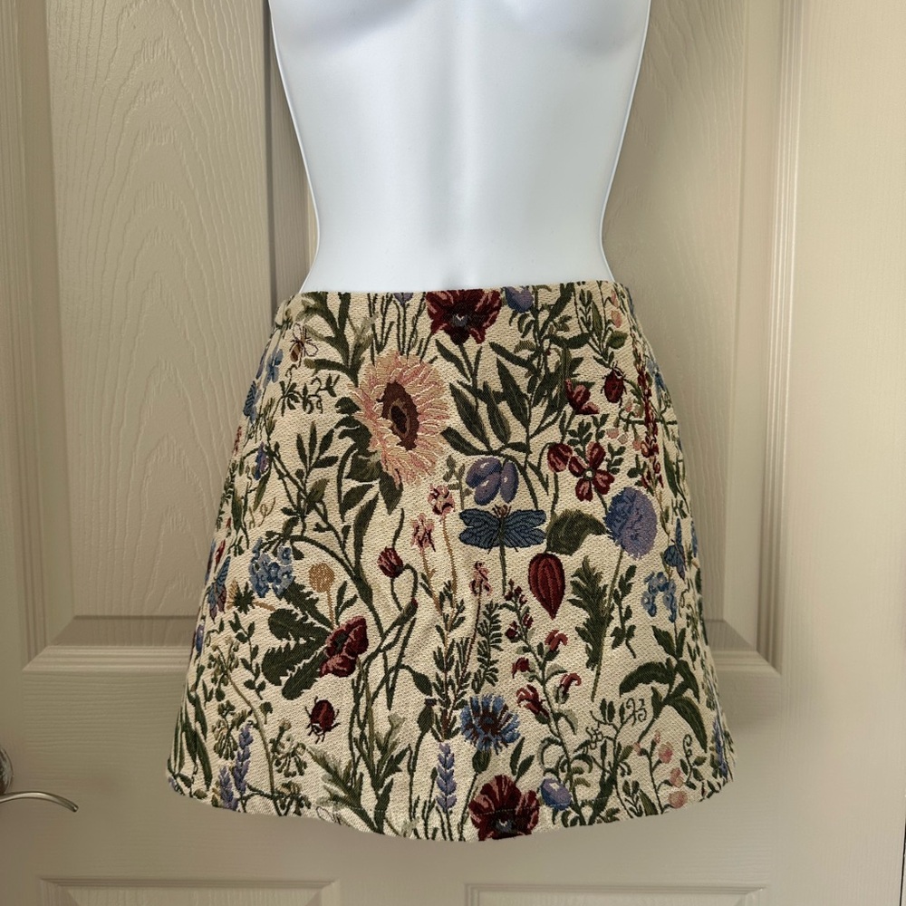 Floral mini skirt NWT Windsor